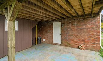 7 Hemlock Ln, Albany, NY 12208