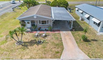 901 Laurel Cir, Barefoot Bay, FL 32976