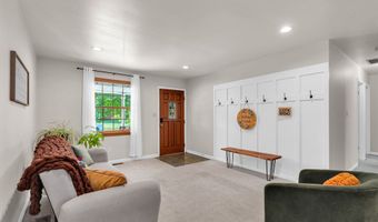 2 Oakmont Ct, Beech Grove, IN 46107