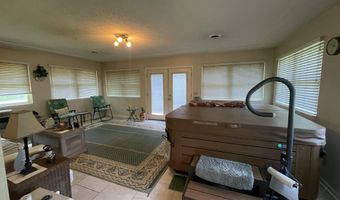 2105 Oakridge Dr, Ava, MO 65608