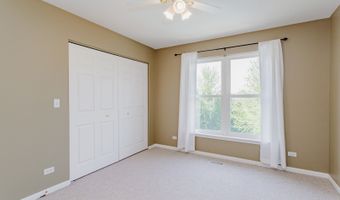 3 BLACKWOLF Ct, Algonquin, IL 60102
