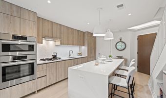 1201 N ROYAL St 214, Alexandria, VA 22314