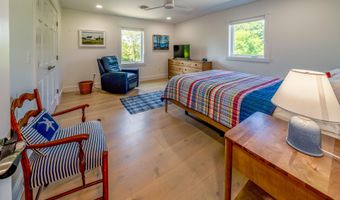 8 Shipmasters Cove Rd, Belfast, ME 04915