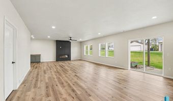 1001 S Moonlight Cir, Brandon, SD 57005