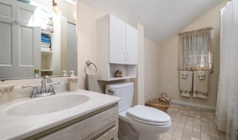 53 Huckleberry Hill Rd, Brookfield, CT 06804