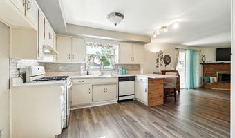 704 S Dewey St, Auburn, IN 46706