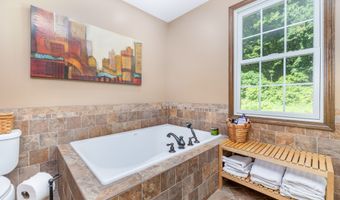 26 Skyview Ter, Bristol, CT 06010