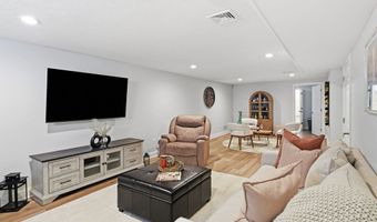 112 Farmington Cir, Agawam, MA 01030