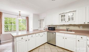 1 Glen Cove Rd, Arden, NC 28704