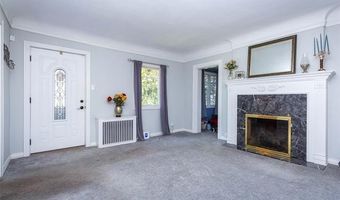 8911 Manor Ave, Allen Park, MI 48101