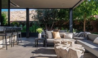 21 Drifting Shadow Way, Las Vegas, NV 89135