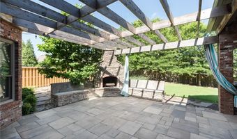 1611 NE Chapel Hill Dr, Bentonville, AR 72712