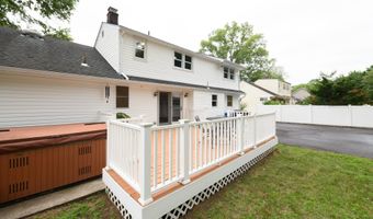 35 Fairview Dr, Middletown, NJ 07748