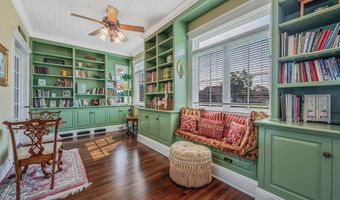 33 S Bay Ave, Amityville, NY 11701