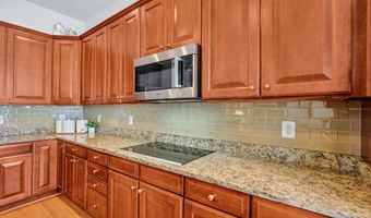 1857 POTOMAC GREENS Dr, Alexandria, VA 22314