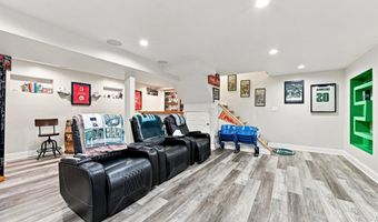 6 SHADOW Ln, Bear, DE 19701