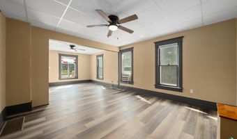 411 N 6th St, Beresford, SD 57004