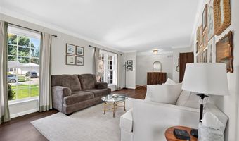 375 Novara Dr, Ballwin, MO 63021