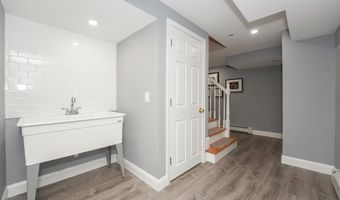 240 Oak St, Centerville, MA 02632