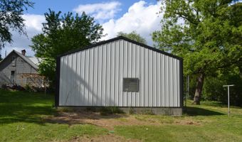 135 E Pine St, Albion, IL 62806