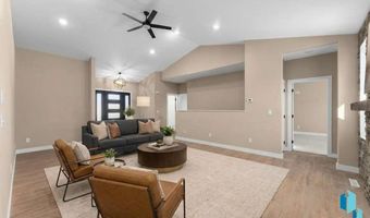 813 E Heatherwood Dr, Brandon, SD 57005