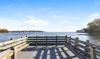 11 Harbour Vlg B, Branford, CT 06405