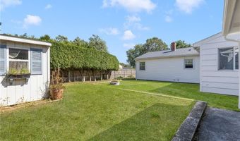 8 Meadow Ln, Coventry, RI 02816