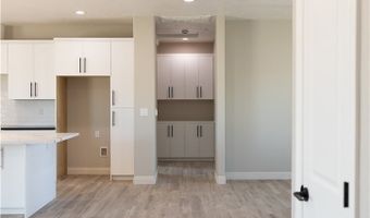 12409 Pawnee Rd, Apple Valley, CA 92308