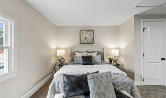 89 Center St, Evans, NY 14006