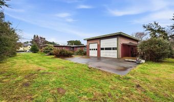 830 CHICAGO Ave, Bandon, OR 97411