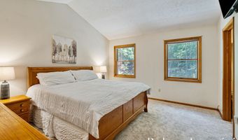 1016 Maple Hill Ave SE, Ada, MI 49301
