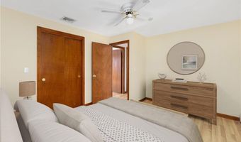 40 ROCKCREST Dr, Cranston, RI 02920
