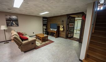 24352 State Highway Ee, Aurora, MO 65605
