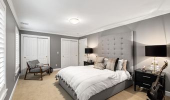 17 Canterbury Ln, Bedford, NH 03110