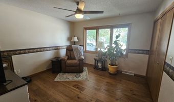 512 W Melgaard Rd, Aberdeen, SD 57401
