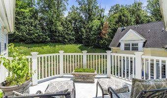 41 Marlpit Pl, Middletown, NJ 07748