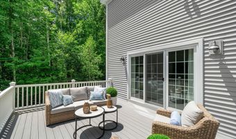 32 Settlers Ct, Bedford, NH 03110