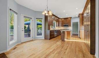 4002 Edgewater Dr, Ames, IA 50010