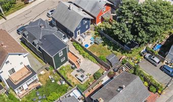6 Pond Ave, Newport, RI 02840