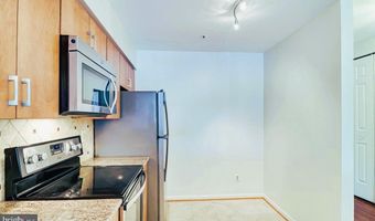 244 S REYNOLDS St 303, Alexandria, VA 22304