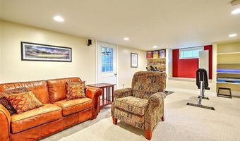 6 Kenmore Ct, Barrington, RI 02806
