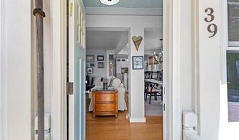 39 Sunset Dr, Barrington, RI 02806