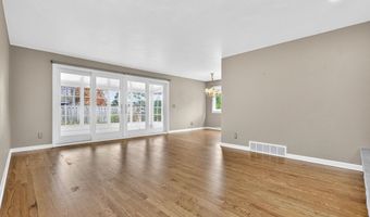 1040 E MOORPARK Ave, Appleton, WI 54911