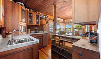 10 11TH St, Beach Haven, NJ 08008