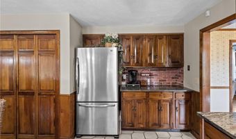 4 Karen Ln, Bristol, RI 02809
