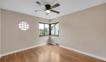 9405 Mackenzie Rd, Affton, MO 63123