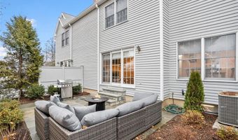 38 Mead St 11, New Canaan, CT 06840