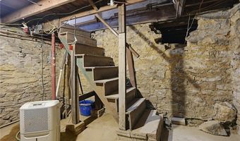 1115 7th St, Baldwin City, KS 66006