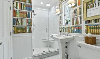 397 Gibbs Ave Ch, Newport, RI 02840