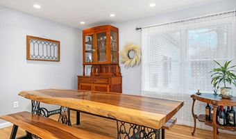 11 Pequot Ln, Hopkinton, RI 02804